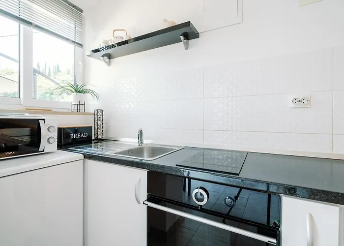 Charming Little Čilipi